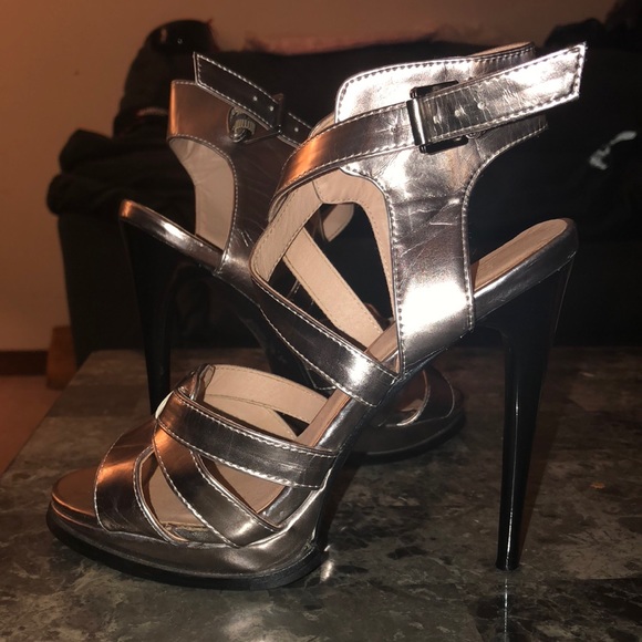 Shoes - Picture 3 of 4